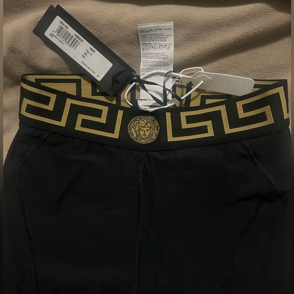 Versace
Stretch Fabric leggings With Greca Detail Woman authentic - Picture 3 of 6